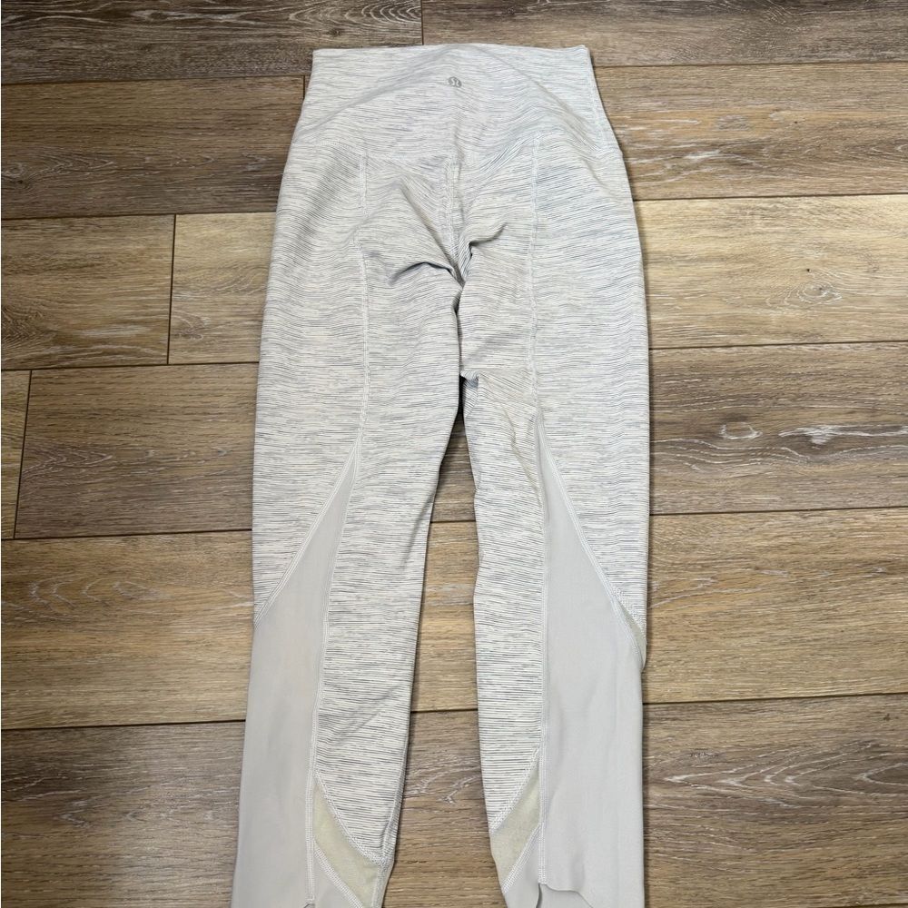 Lululemon Athletic Crop Light Gray Leggings Sz 4 - Picture 3 of 4